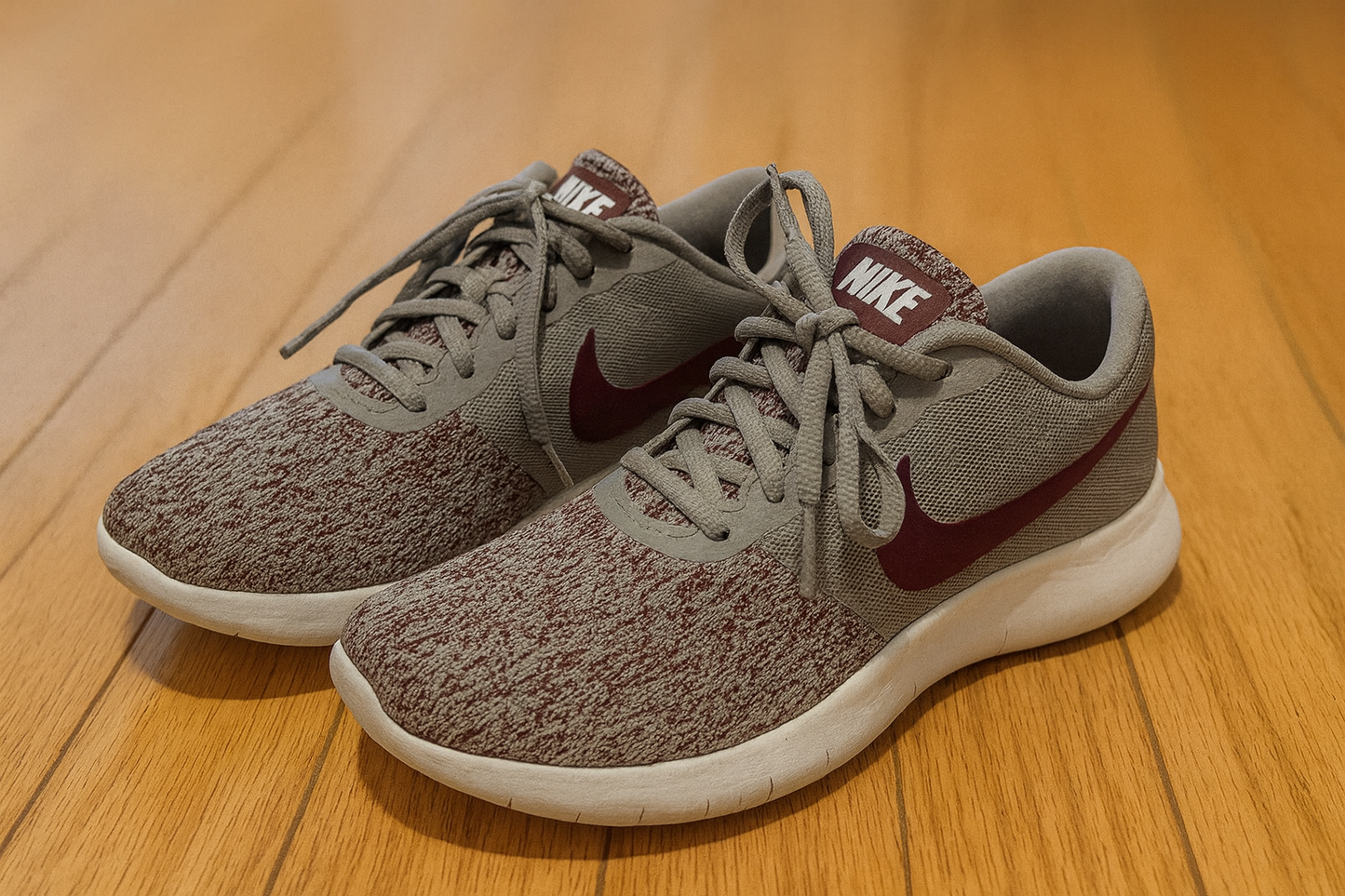 Nike Women’s Running Shoes – Size 7 – Lightweight Breathable Athletic Sneakers (Preowned)