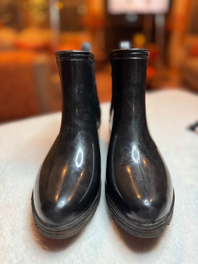 Black Waterproof Chelsea Rain Boots — Women’s Size 6