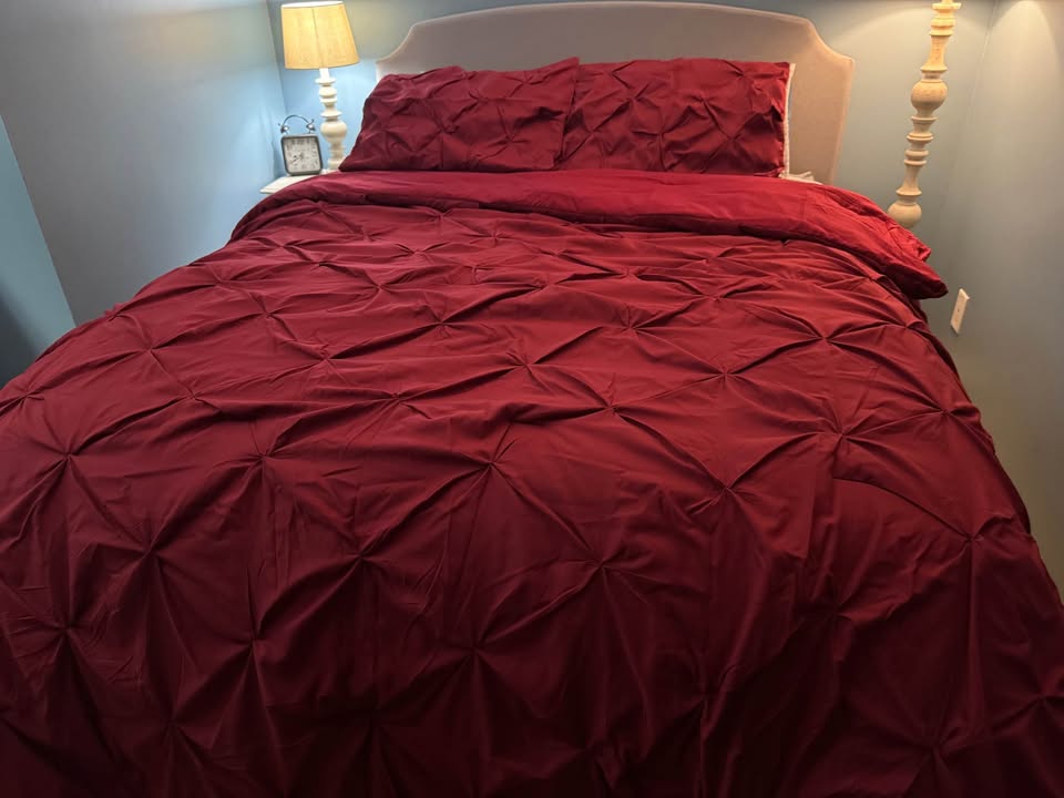 Queen 7-Piece Burgundy Pinch Pleat Comforter Set – Sheets + Shams Included