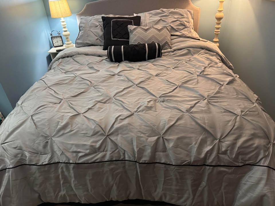 New Queen 7-Piece Gray Pintuck Comforter Set w/ Decorative Pillow