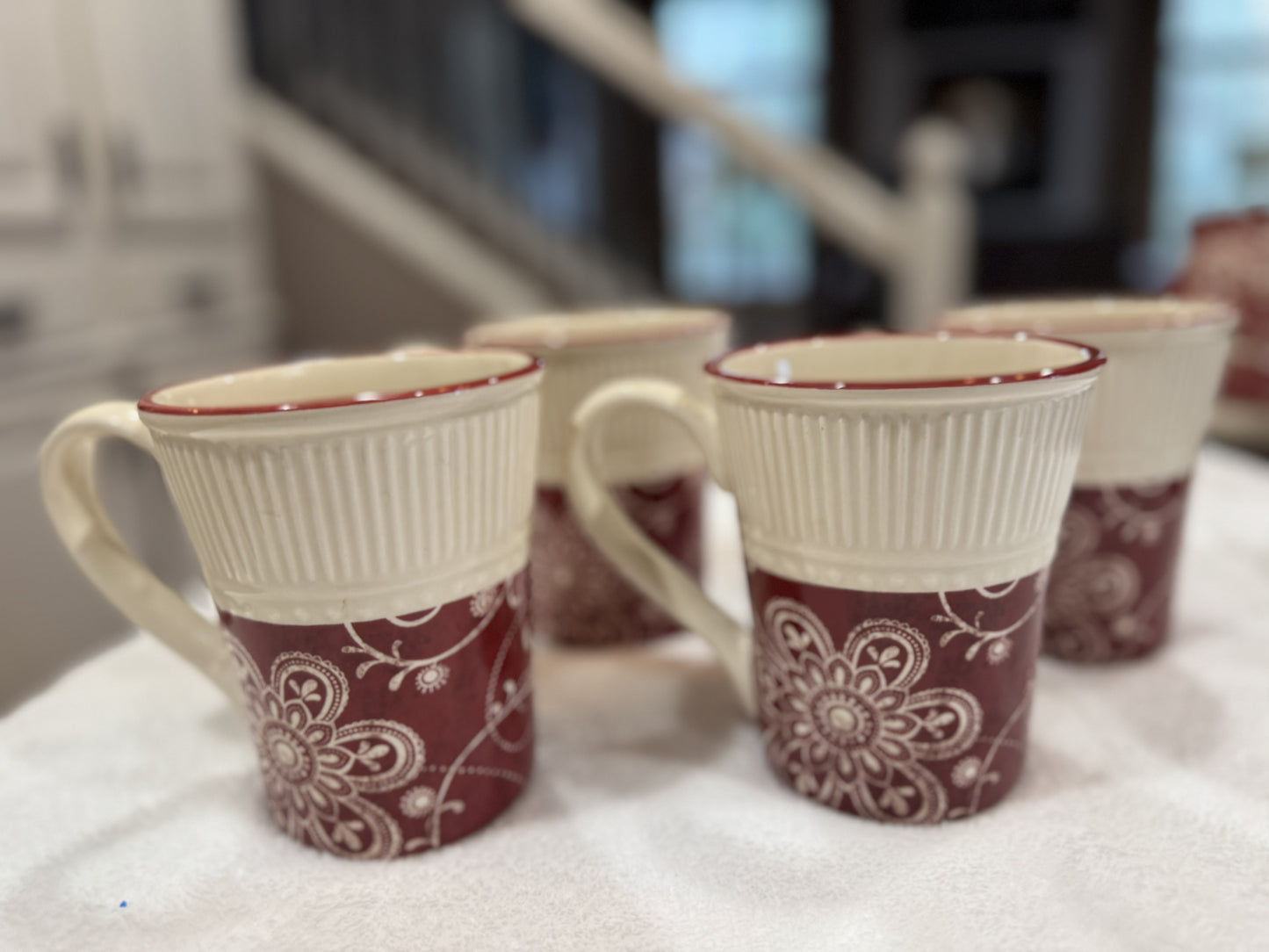 Pier 1 Red Medallion Scroll Dinnerware Set – 16 Pieces (Service for 4)