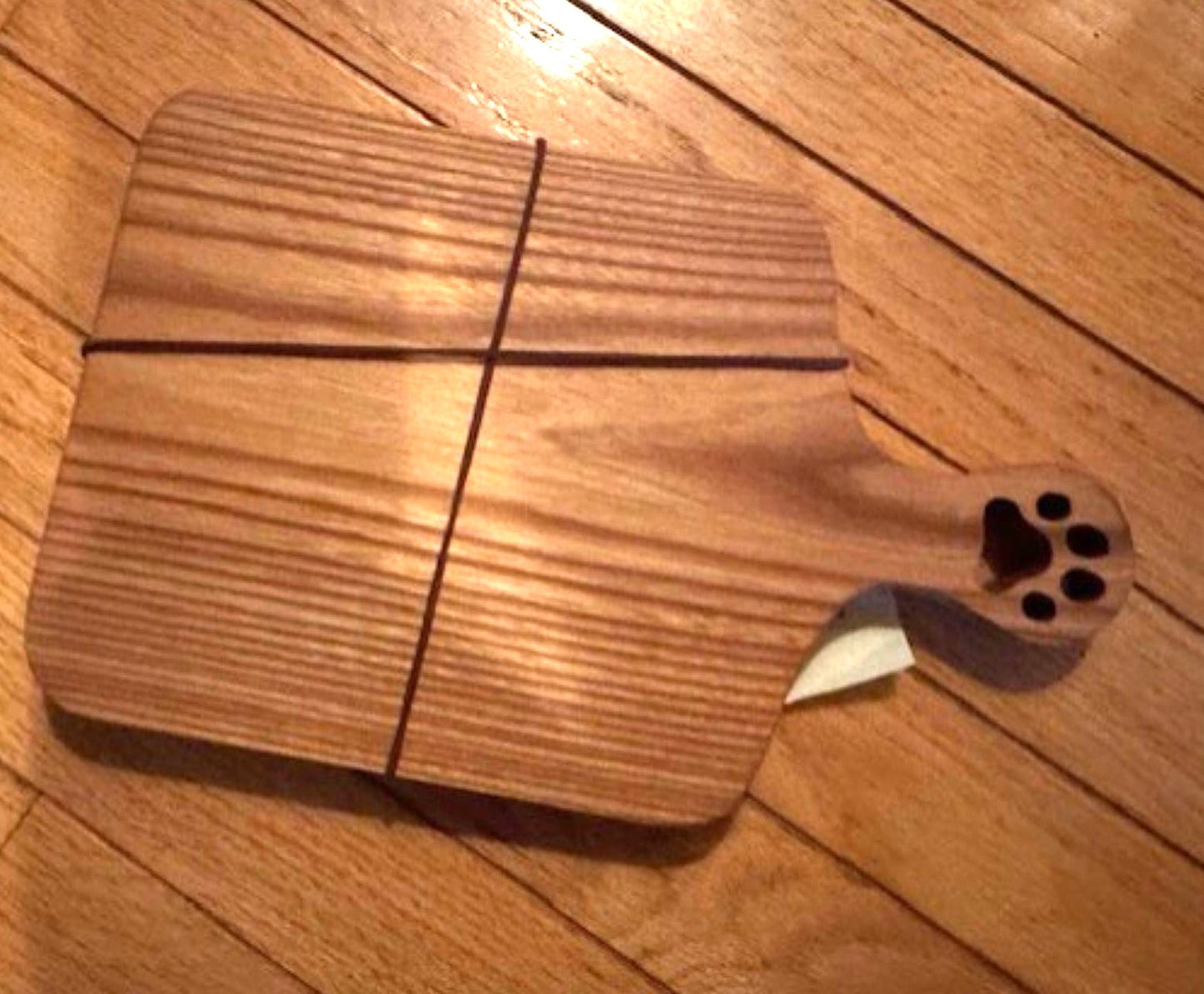 Small Oak Cutting Board with Puppy Paw Print – 15.5x9x.75, Handmade Wood Board (2 lb 3 oz)