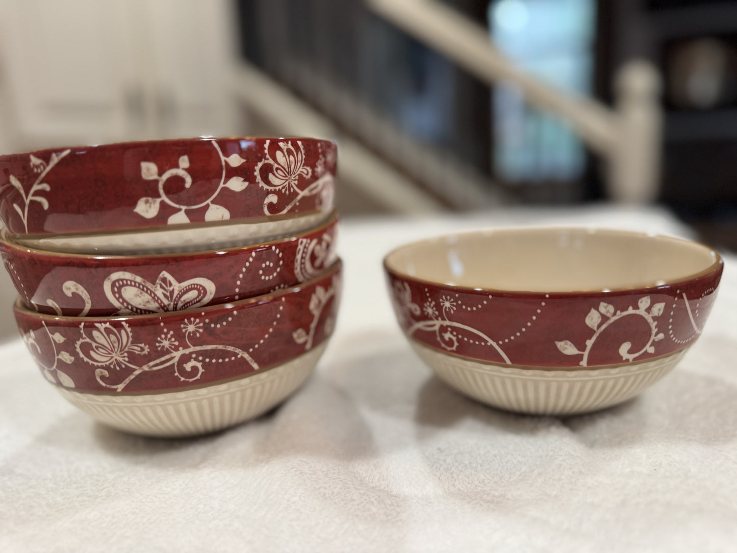 Pier 1 Red Medallion Scroll Dinnerware Set – 16 Pieces (Service for 4)