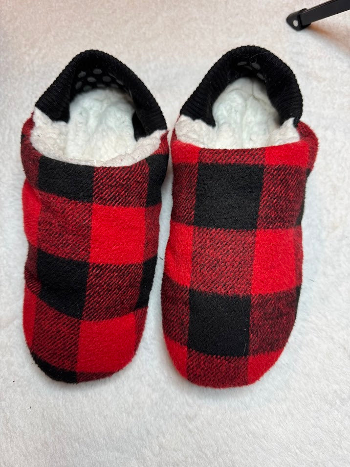 Red & Black Buffalo Plaid Slipper Socks — Women’s Size 7, Non-Slip Bottoms