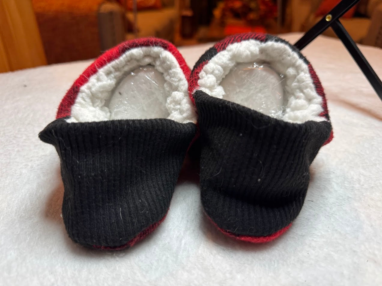 Red & Black Buffalo Plaid Slipper Socks — Women’s Size 7, Non-Slip Bottoms