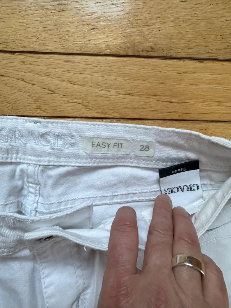 Women's Size 28 Grace Brand White Jeans, Relaxed Fit Pants
