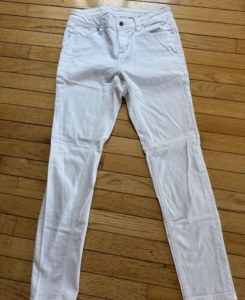 Women's Size 28 Grace Brand White Jeans, Relaxed Fit Pants