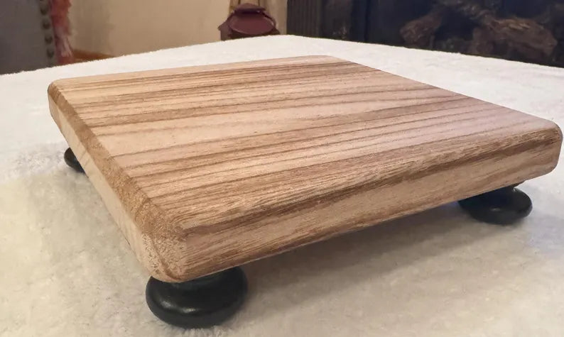 Wooden decorative shelf with black feet