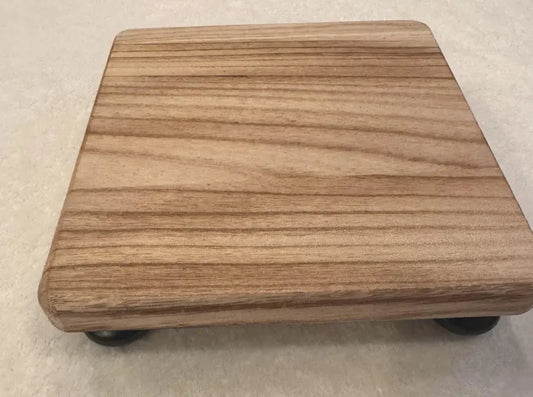 Wooden decorative shelf with black feet