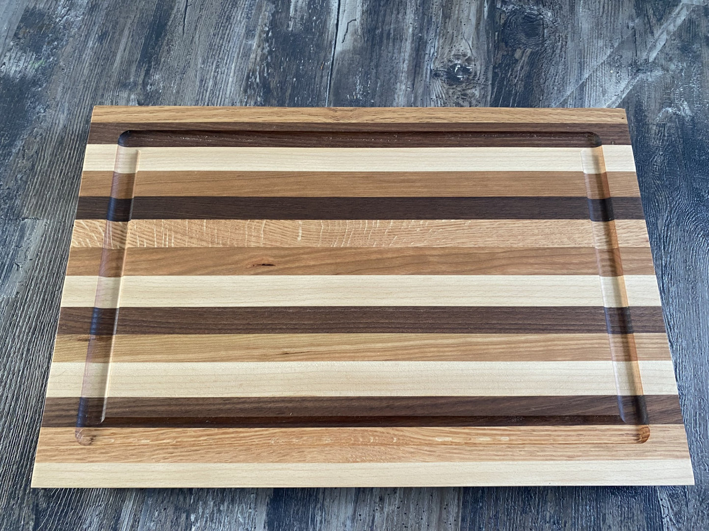 Handcrafted Edge Grain Cutting Board with Juice Groove – Oak, Cherry & Walnut – 11” x 17” 07.44