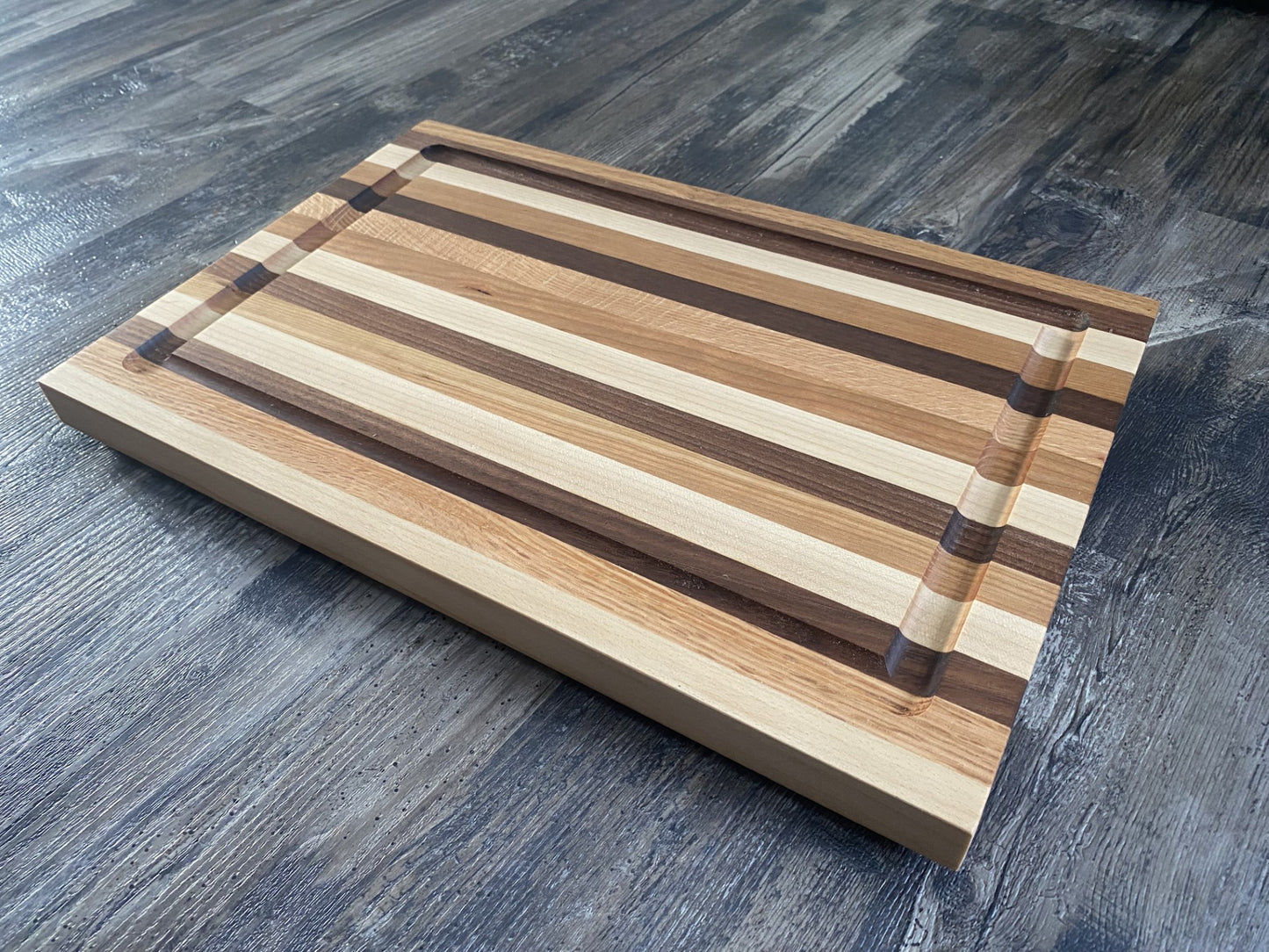 Handcrafted Edge Grain Cutting Board with Juice Groove – Oak, Cherry & Walnut – 11” x 17” 07.44